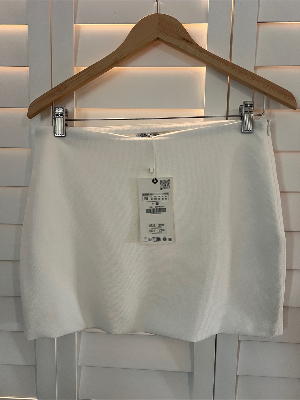 Zara White Mini Skirt - Sleek A-Line